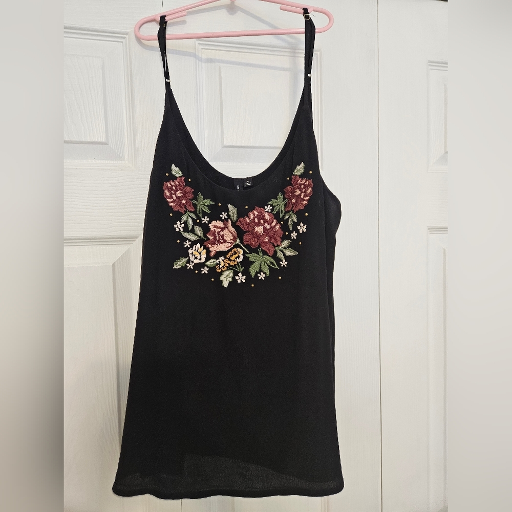 KNOTSISTERS Black Camisole Embroidery Floral Design - Large